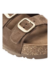 Klapki damskie Yokono, cholewka ze skóry naturalnej zamszowej z trzema szerokimi paskami z regulacją, brązowe, Wiwi-263 Ser Lodo. Kolor: brązowy. Materiał: skóra, zamsz #6