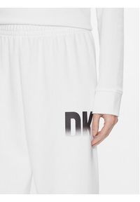 DKNY Sport Spodnie dresowe DP3P3379 Biały Relaxed Fit. Kolor: biały. Materiał: bawełna, syntetyk #4