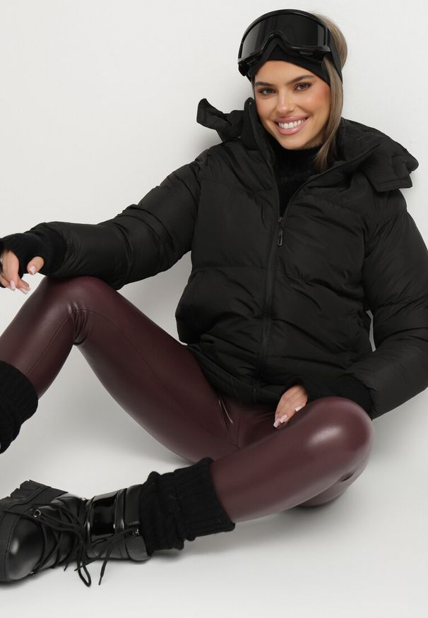 Born2be - Czarna Pudełkowa Kurtka Pikowana z Kapturem Anena. Typ kołnierza: kaptur. Kolor: czarny. Styl: elegancki