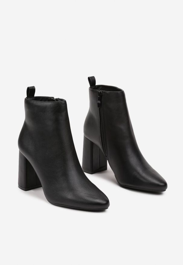 Born2be - Czarne Minimalistyczne Botki na Słupku z Noskiem w Szpic Keloma. Okazja: na co dzień, na spotkanie biznesowe, do pracy. Zapięcie: zamek. Kolor: czarny. Materiał: jeans. Obcas: na słupku. Styl: biznesowy, klasyczny, casual