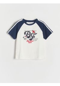 Reserved - T-shirt z nadrukiem Hello Kitty - granatowy. Kolor: niebieski. Materiał: bawełna. Wzór: nadruk, motyw z bajki #1