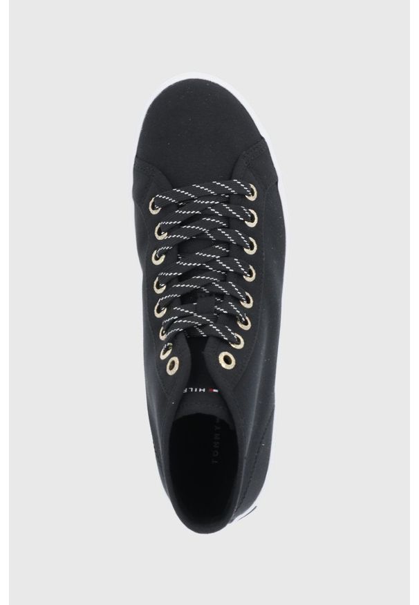 TOMMY HILFIGER - Tommy Hilfiger trampki damskie kolor czarny. Nosek buta: okrągły. Zapięcie: sznurówki. Kolor: czarny. Materiał: guma