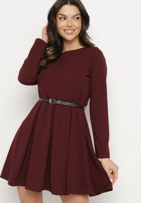 Born2be - Bordowa Elegancka Sukienka o Rozkloszowanym Kroju Temitonia. Kolor: czerwony. Długość rękawa: długi rękaw. Styl: elegancki #3