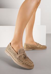 Renee - Ciemnobeżowe Mokasyny z Cyrkoniami i Ozdobami Distantsteam. Okazja: na co dzień. Kolor: beżowy. Materiał: jeans. Wzór: aplikacja. Styl: glamour, casual #7