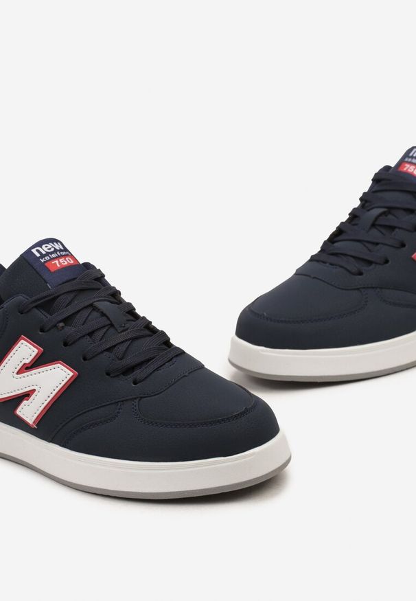 Born2be - Granatowe Buty Sportowe z Ozdobną Naszywką i Metaliczną Wstawką Tindomia. Okazja: na co dzień. Kolor: niebieski. Wzór: aplikacja