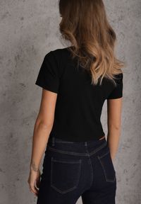 Renee - Czarny Top z Bawełny Ozdobiony Guzikami przy Dekolcie Nediva. Okazja: na co dzień. Kolor: czarny. Materiał: bawełna. Wzór: aplikacja. Styl: casual #3