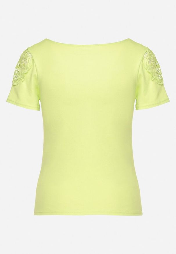Born2be - Zielony Bawełniany T-shirt z Łańcuszkiem i Koronką Liraveira. Okazja: na co dzień. Typ kołnierza: okrągły. Kolor: zielony. Materiał: bawełna, koronka. Długość rękawa: krótki rękaw. Długość: krótkie. Wzór: koronka. Styl: klasyczny, elegancki, casual