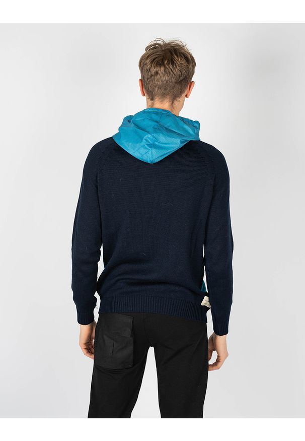Takeshy Kurosawa Sweter "With Hood" | 83149 | Maglia | Mężczyzna | Niebieski. Okazja: na co dzień. Kolor: niebieski. Materiał: akryl, wełna. Wzór: aplikacja. Styl: casual