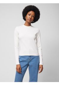 outhorn - Longsleeve basic w prążki damski - złamana biel. Okazja: na co dzień. Typ kołnierza: kołnierzyk stójkowy. Materiał: prążkowany, bawełna, elastan, materiał, dzianina. Długość rękawa: długi rękaw. Długość: długie. Wzór: prążki. Styl: casual #6