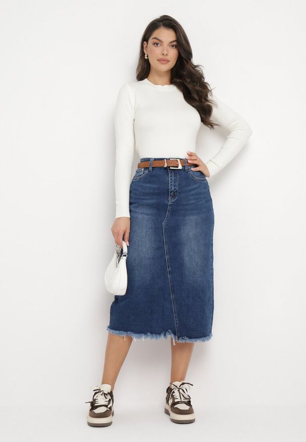 Born2be - Niebieska Jeansowa Spódnica Midi z Paskiem z Klamrą w Komplecie Sandria. Kolor: niebieski. Materiał: jeans