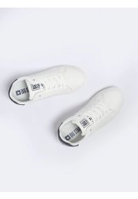 Big-Star - Sneakersy męskie ze skóry ekologicznej białe NN174282 101. Okazja: na co dzień. Nosek buta: okrągły. Zapięcie: sznurówki. Kolor: biały. Materiał: skóra ekologiczna. Obcas: na płaskiej podeszwie #7