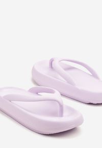 Renee - Jasnofioletowe Japonki Basic z Piankowego Materiału Osidisa. Okazja: na plażę. Kolor: fioletowy. Materiał: materiał. Sezon: lato