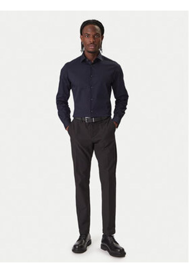 Calvin Klein Koszula Essential LV019EU001 Granatowy Regular Fit. Kolor: niebieski. Materiał: bawełna