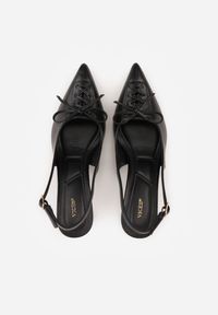 Renee - Czarne Szpilki Slingback VICES Zdobione Gorsetowym Wiązaniem z Kokardą Azimuna. Okazja: na co dzień. Kolor: czarny. Materiał: jeans, koronka. Wzór: aplikacja. Obcas: na szpilce. Styl: casual, elegancki #6