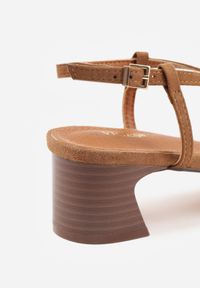 Renee - Jasnobrązowe Czółenka Slingback VICES z Imitacji Zamszu na Klockowym Obcasie Adophaia. Zapięcie: pasek. Kolor: brązowy. Materiał: zamsz. Obcas: na obcasie. Styl: boho, elegancki. Wysokość obcasa: średni #2