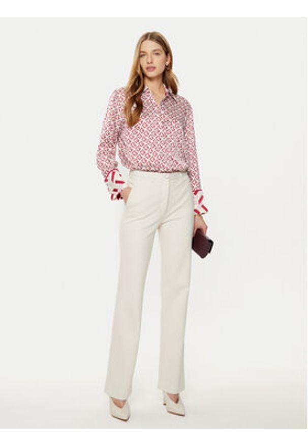 Guess Spodnie materiałowe W5RB30 KCMU2 Beżowy Regular Fit. Kolor: beżowy. Materiał: syntetyk