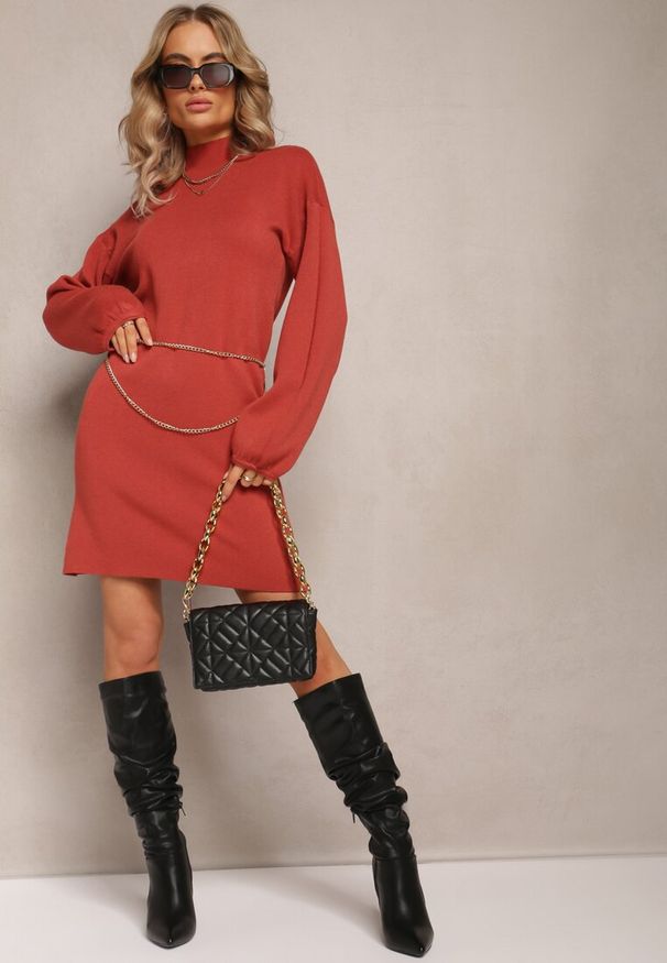 Renee - Czerwona Sukienka Mini Sweterkowa z Luźnymi Rękawami Falis. Kolor: czerwony. Materiał: dzianina. Styl: elegancki. Długość: mini