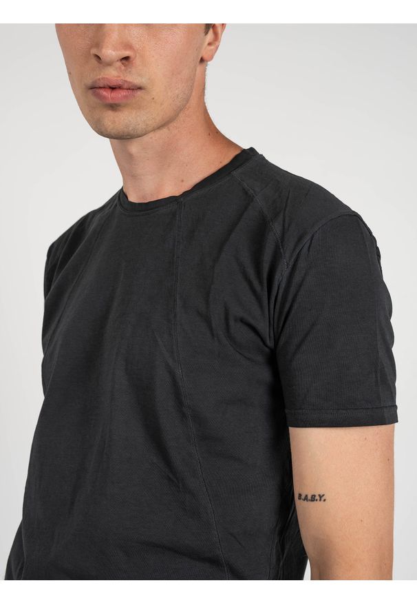 La Haine Inside Us T-shirt "Jagged" | A2208 3J | JAGGED | Mężczyzna | Grafitowy. Okazja: na co dzień. Kolor: szary. Materiał: bawełna. Styl: casual