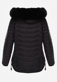 Renee - Czarna Przejściowa Kurtka z Pikowaniem Bocznymi Ściągaczami i Kapturem Fezizia. Okazja: na co dzień. Kolor: czarny. Materiał: futro, poliester, jeans. Styl: casual, elegancki #4