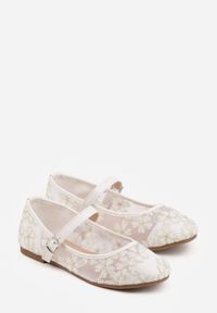 Born2be - Białe Siateczkowe Balerinki z Paskiem z Klamerką i Haftowanymi Kwiatami Erolea. Okazja: na co dzień, na uczelnię. Zapięcie: pasek. Kolor: biały. Materiał: jeans. Wzór: haft, kwiaty. Styl: casual #2