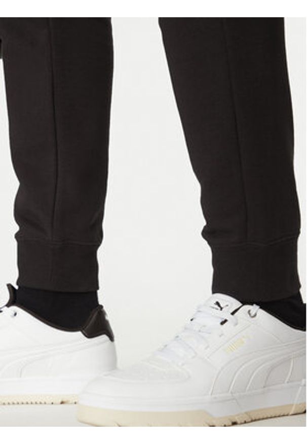 Puma Spodnie dresowe Ess No. 1 Logo 682608 Czarny Regular Fit. Kolor: czarny. Materiał: bawełna