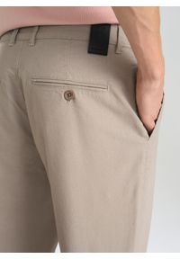 PAKO LORENTE – Męskie spodnie w kolorze beżowym P24SF-WX-001-E-S- Pako Lorente. Kolor: beżowy. Materiał: bawełna, elastan #9