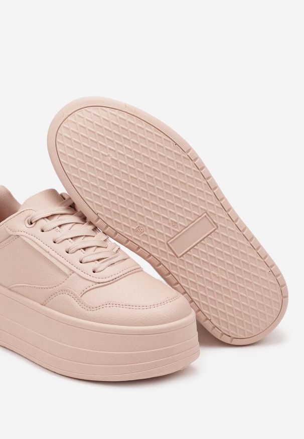 Renee - Różowe Sneakersy na Platformie Ozdobionej Tłoczeniem Vaiviera. Okazja: na co dzień, na spacer. Kolor: różowy. Materiał: jeans. Wzór: aplikacja. Obcas: na platformie. Sport: turystyka piesza
