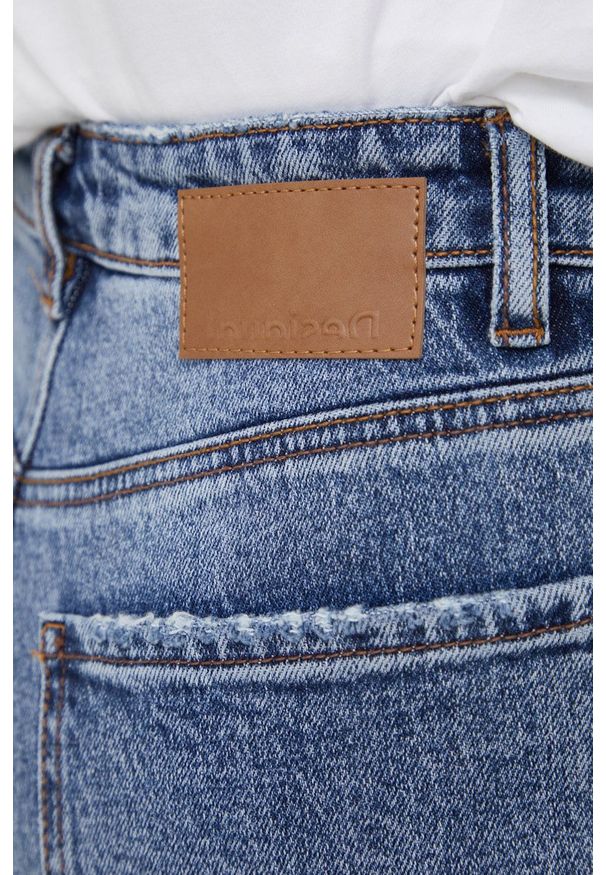 Desigual jeansy damskie high waist. Stan: podwyższony. Kolor: niebieski