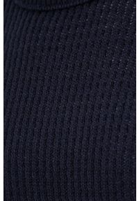 Jack & Jones Sweter męski kolor granatowy. Okazja: na co dzień. Kolor: niebieski. Materiał: dzianina. Długość rękawa: długi rękaw. Długość: długie. Styl: casual