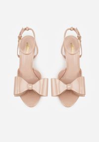 Born2be - Beżowe Sandały Lakierowane Ozdobione Kokardkami Varona. Zapięcie: sprzączka. Kolor: beżowy. Materiał: lakier. Wzór: aplikacja. Sezon: lato. Obcas: na obcasie. Wysokość obcasa: średni #9