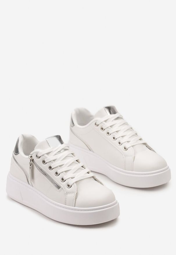 Renee - Białe Sneakersy z Ozdobnym Suwakiem i Platformą Iolanna. Nosek buta: okrągły. Zapięcie: sznurówki. Kolor: biały. Materiał: materiał. Obcas: na platformie. Wysokość obcasa: niski