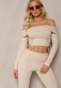 Renee - Beżowy Casualowy Komplet z Bluzką Carmen z Rzemykami i Elastycznymi Dzwonami z Bawełny Marata. Kolor: beżowy. Materiał: bawełna