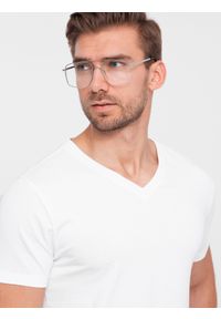 Ombre Clothing - T-shirt męski V-NECK z elastanem - biały V1 - Rozmiar: XXL. Typ kołnierza: dekolt w kształcie V. Kolor: biały. Materiał: elastan. Długość rękawa: krótki rękaw. Długość: krótkie. Wzór: nadruk. Styl: klasyczny #7