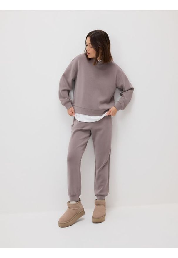 Reserved - Bluza z modalem - brązowy. Kolor: brązowy. Materiał: dzianina