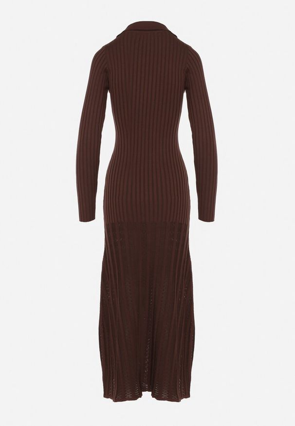 Born2be - Brązowa Wiskozowa Sukienka Sweterkowa z Guzikami i Kołnierzykiem Delarria. Okazja: na co dzień. Kolor: brązowy. Materiał: wiskoza. Styl: klasyczny, casual, elegancki. Długość: midi