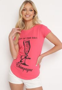 Born2be - Różowy Klasyczny T-shirt z Bawełny Ozdobiony Nadrukiem Getantia. Okazja: na co dzień. Kolor: różowy. Materiał: bawełna. Wzór: nadruk, aplikacja. Styl: klasyczny #3