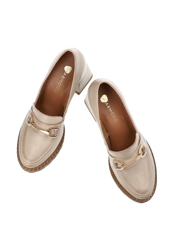Beżowe Półbuty Armodo Stylowe Wsuwane Obuwie Damskie. Okazja: na co dzień. Zapięcie: bez zapięcia. Kolor: beżowy. Materiał: skóra. Obcas: na obcasie. Styl: elegancki. Wysokość obcasa: średni