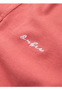 Ombre Clothing - Koszulka polo z bawełnianej dzianiny pique – koralowa V6 - Rozmiar: M. Okazja: na co dzień. Typ kołnierza: polo. Kolor: pomarańczowy. Materiał: bawełna, dzianina. Długość rękawa: krótki rękaw. Długość: krótkie. Wzór: haft. Styl: casual, elegancki