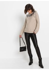 bonprix - Sweter z kolorowymi cekinami. Kolor: beżowy. Wzór: kolorowy. Styl: elegancki #2