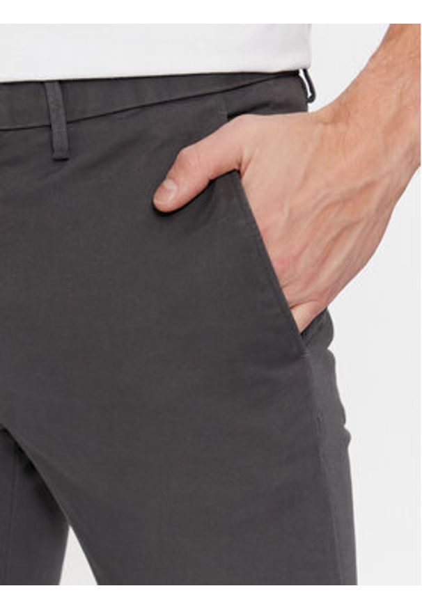 TOMMY HILFIGER - Tommy Hilfiger Chinosy Core Bleecker MW0MW28883 Szary Slim Fit. Kolor: szary. Materiał: bawełna