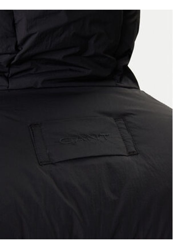 GANT - Gant Kurtka puchowa 7006568 Czarny Regular Fit. Kolor: czarny. Materiał: syntetyk