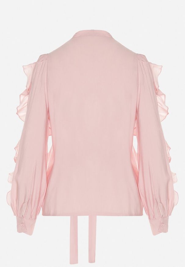 Born2be - Różowa Koszula o Luźnym Kroju z Falbanami i Wiązaniem Ravionel. Okazja: na co dzień. Typ kołnierza: kołnierzyk klasyczny. Kolor: różowy. Styl: klasyczny, casual, elegancki