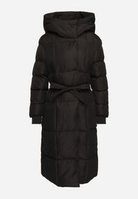 Born2be - Czarna Długa Kurtka Pikowana z Kapturem i Wysokim Kołnierzem Wiązana w Talii Zevrira. Okazja: na co dzień. Typ kołnierza: kaptur. Kolor: czarny. Materiał: materiał, dzianina, jeans. Długość: długie. Styl: klasyczny, casual, sportowy #2