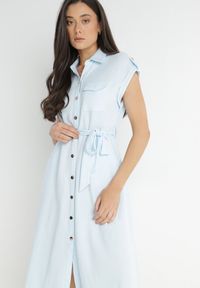 Born2be - Jasnoniebieska Sukienka Koszulowa Phinitrite. Okazja: na co dzień. Kolor: niebieski. Wzór: aplikacja. Typ sukienki: koszulowe. Materiał: materiał. Długość rękawa: krótki rękaw. Sezon: lato. Styl: casual. Długość: midi #5