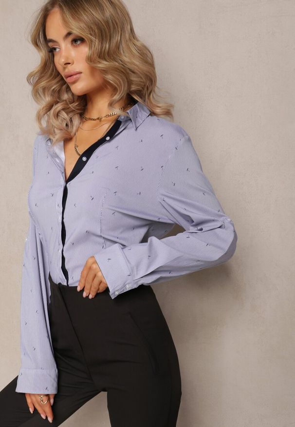 Renee - Granatowa Koszula z Długim Rękawem na Guziki w Drobny Print Naloria. Kolor: niebieski. Materiał: bawełna. Długość rękawa: długi rękaw. Długość: długie. Wzór: nadruk
