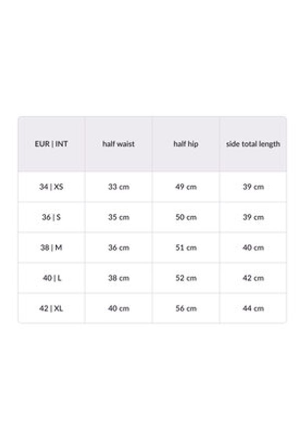 Rinascimento Szorty materiałowe CFC0124444003 Czarny Regular Fit. Kolor: czarny. Materiał: wiskoza