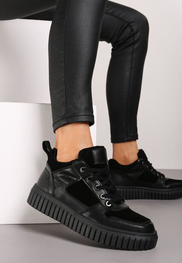 Born2be - Czarne Skórzane Sneakersy na Grubej Tłoczonej Podeszwie Eriliane. Okazja: na co dzień. Zapięcie: sznurówki. Kolor: czarny. Materiał: skóra
