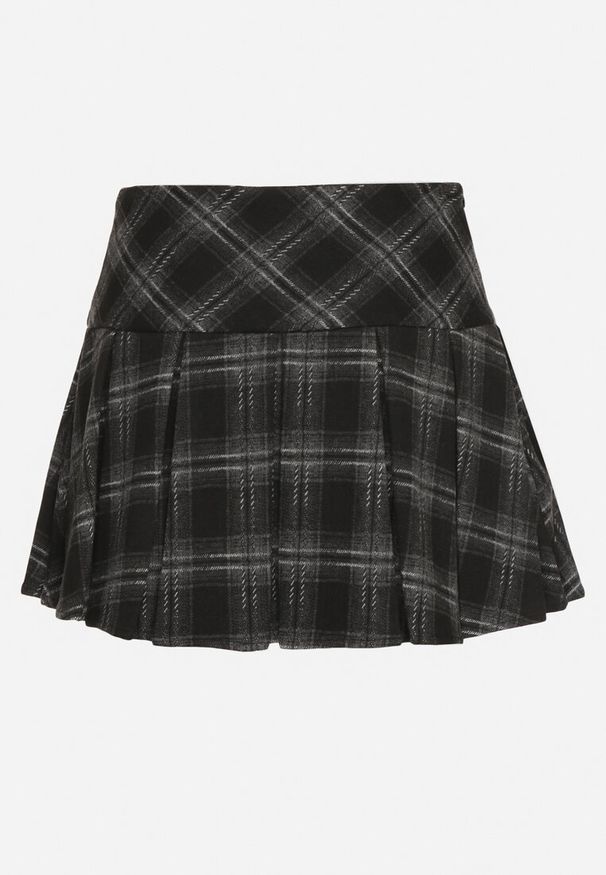 Born2be - Czarne Rozkloszowane Spódnico-Spodenki z Wiskozą Ozdobiona Kratką Temilitha. Okazja: na co dzień. Kolor: czarny. Materiał: wiskoza. Wzór: aplikacja, kratka. Styl: casual, elegancki, klasyczny