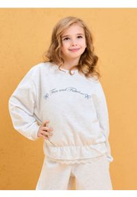 Sinsay - Bawełniana bluza crewneck z napisem - szary. Kolor: szary. Materiał: bawełna. Wzór: napisy #1