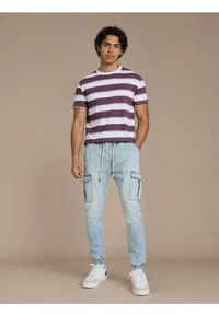 Sinsay - Jeansy jogger z efektem sprania - niebieski. Kolor: niebieski